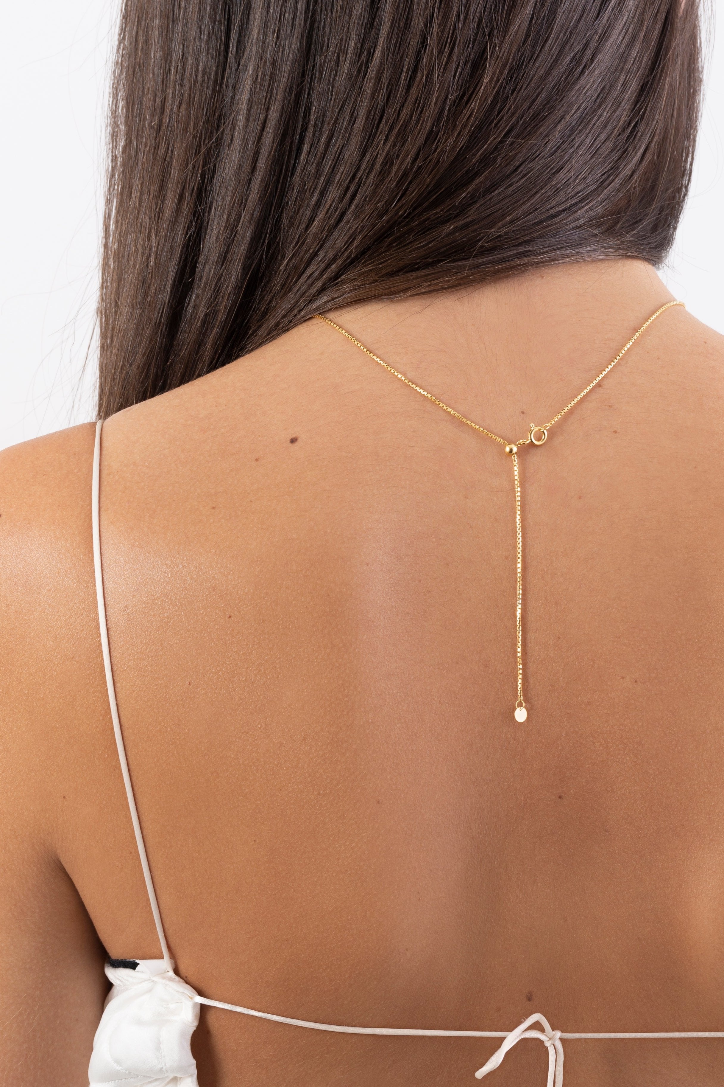 model wearing aimee necklace in gold