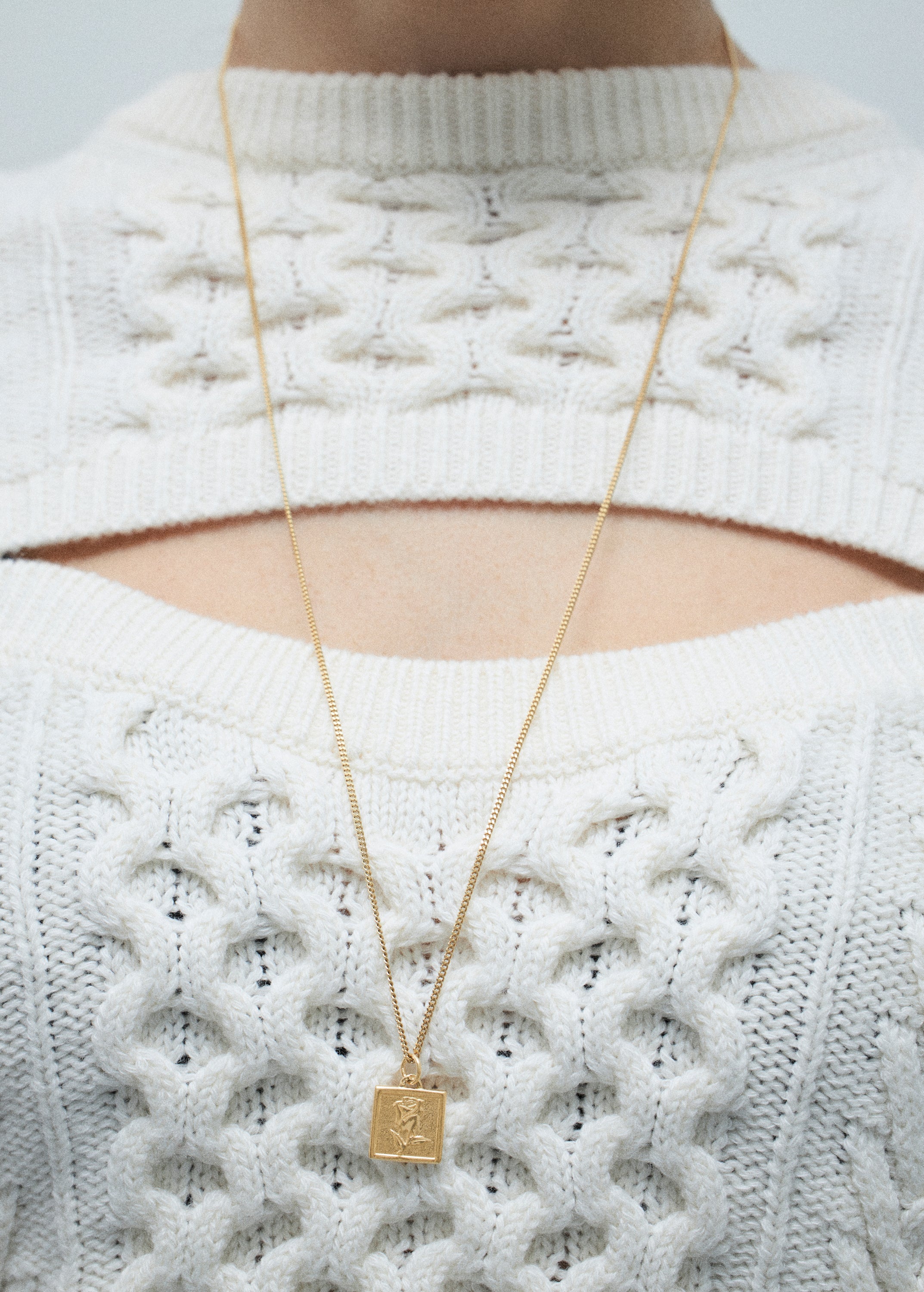 dyl necklace in gold