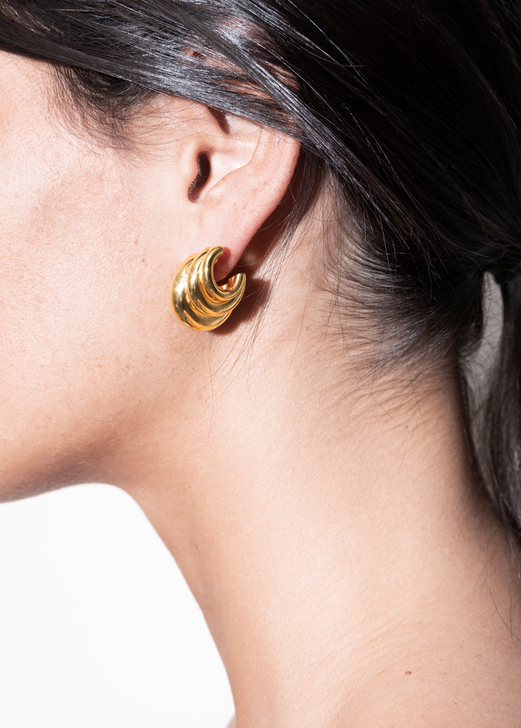 model wearing daphne earrings in gold