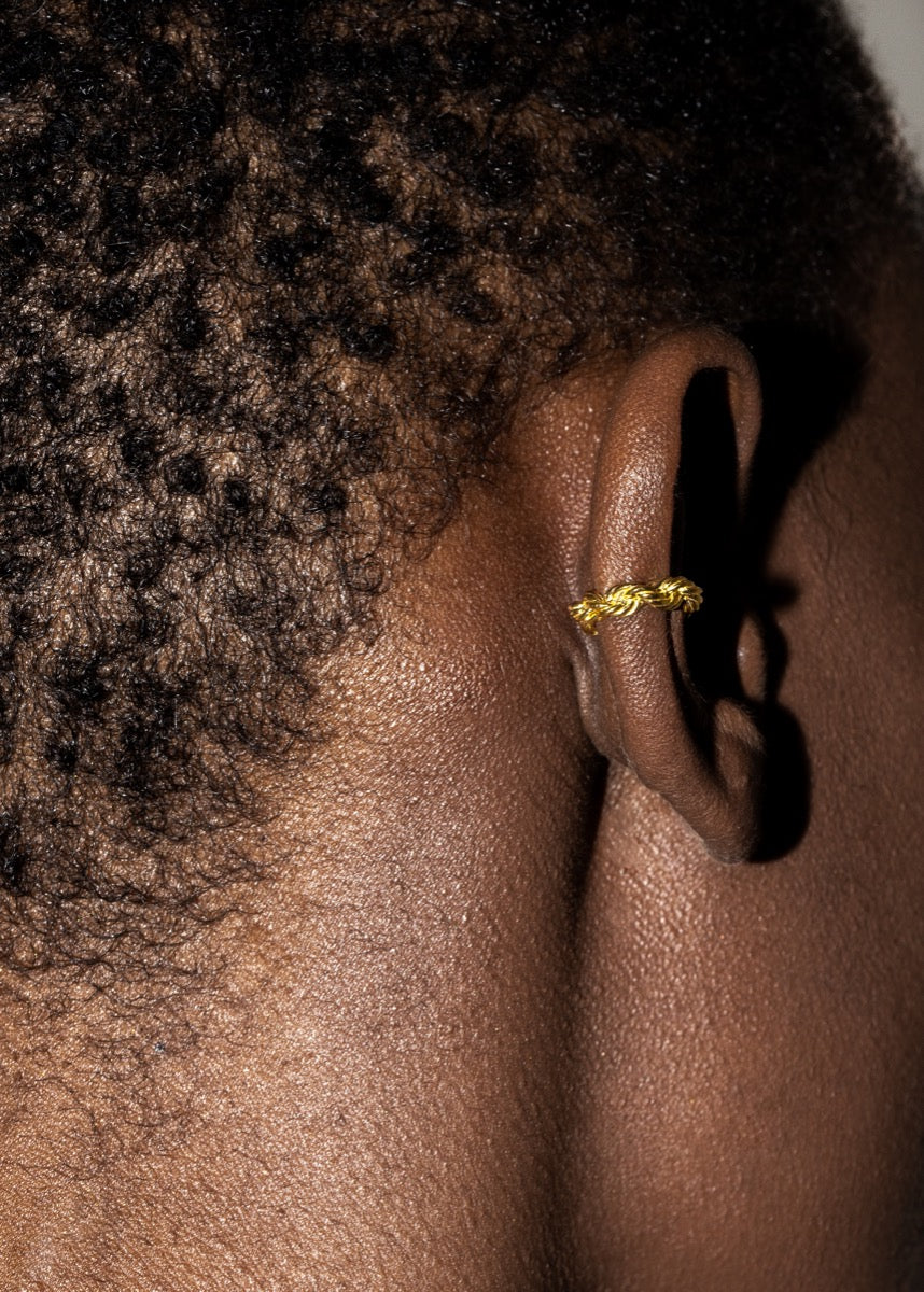 model wearing minimi bia earring in gold