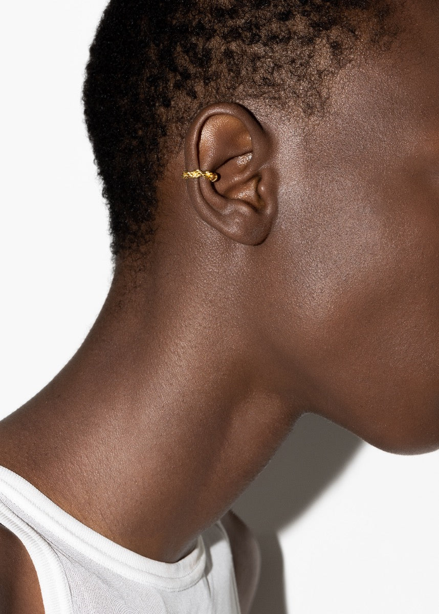 model wearing minimi bia earring in gold